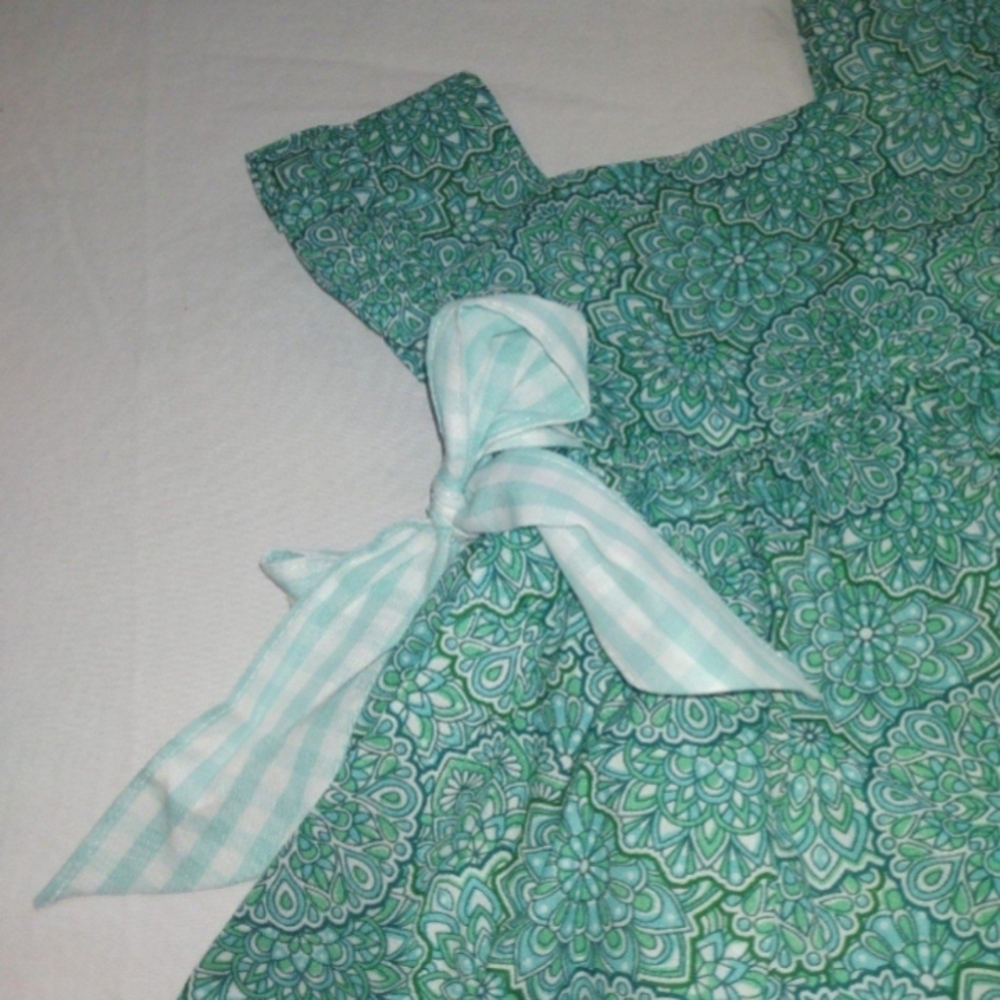 Green Patterned Baby Dress with Bloomers - Picture 4 of 6